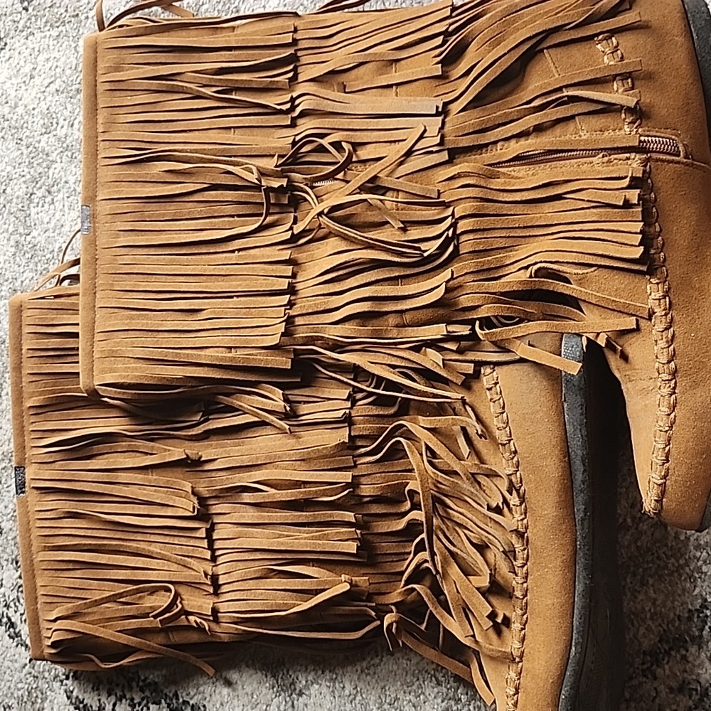 Moccasin Fringe Boots - Picture 8 of 8